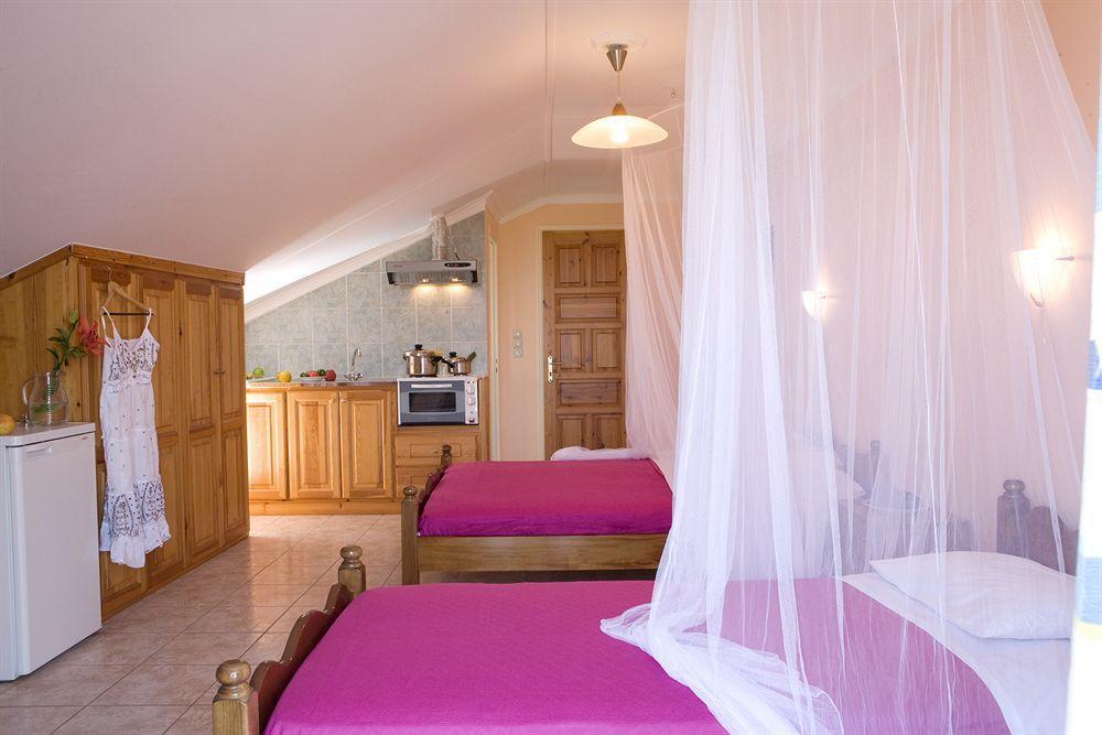 Pansion Filoxenia Apartments & Studios Tsoukaládhes Esterno foto