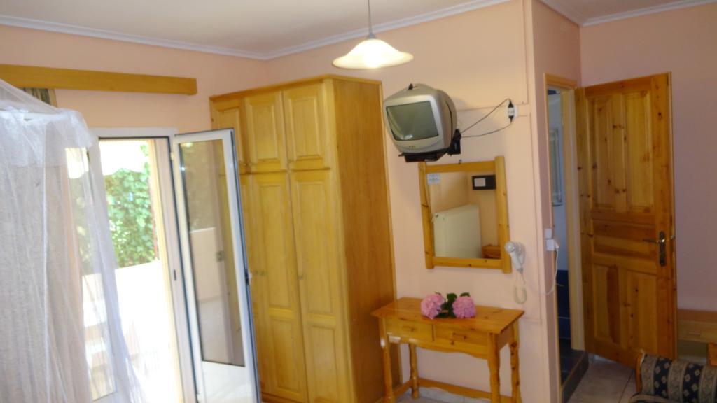 Pansion Filoxenia Apartments & Studios Tsoukaládhes Esterno foto
