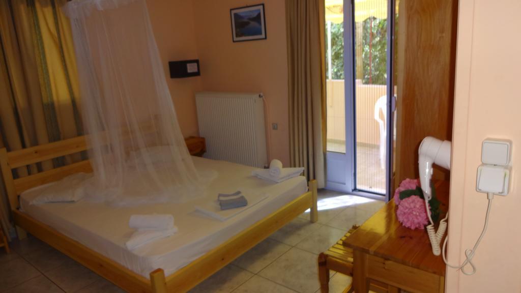 Pansion Filoxenia Apartments & Studios Tsoukaládhes Esterno foto