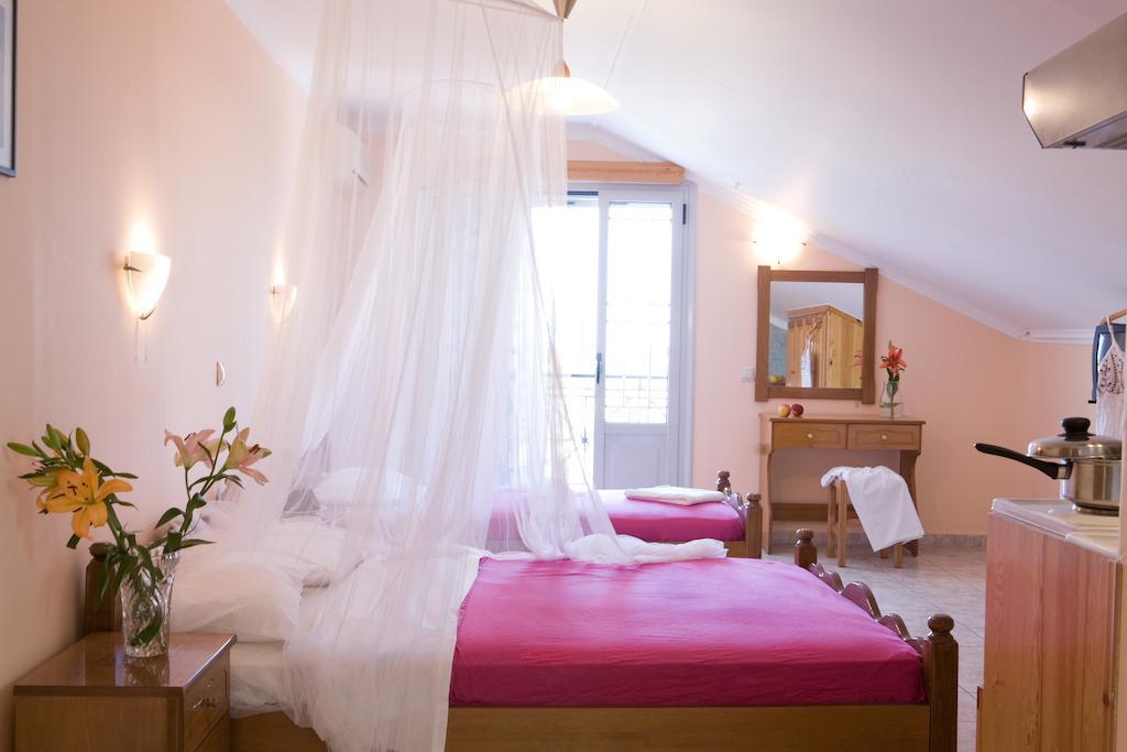 Pansion Filoxenia Apartments & Studios Tsoukaládhes Esterno foto